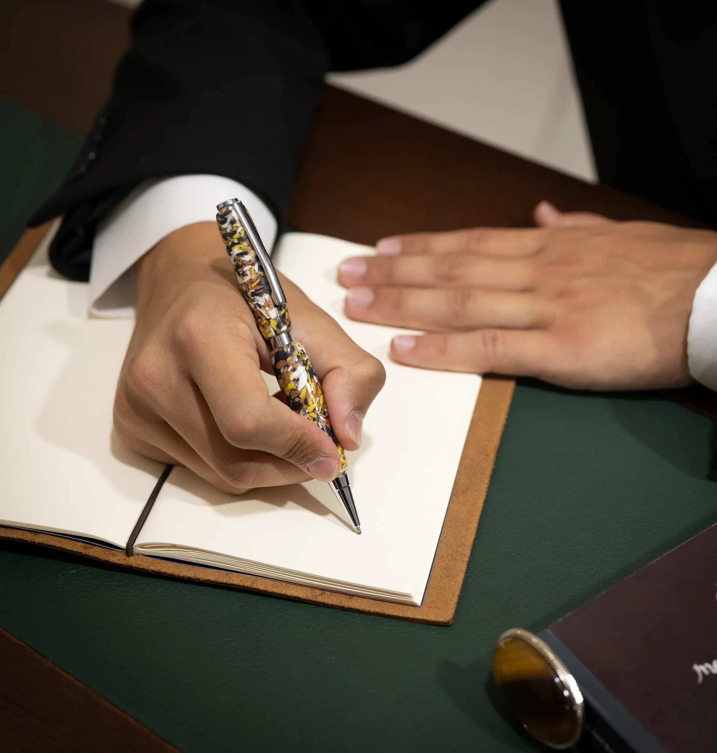 Stylo fait main en résine multicolore, finition argentée n° 1